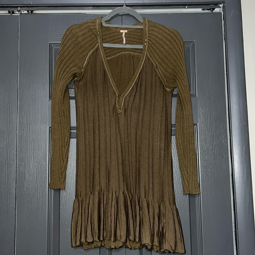 Free People Sweater — Olive Green — GUC